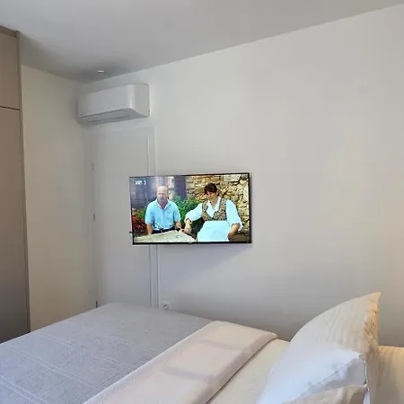 Apartamento Cardak Apartment, With Garden, Free Private Parking *