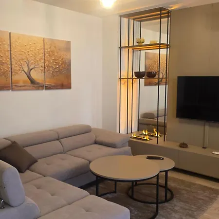 Apartamento Cardak Apartment, With Garden, Free Private Parking *